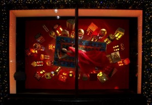 best-window-displays_harrods_christmas_2012_once-upon-a-dream_13-670x464