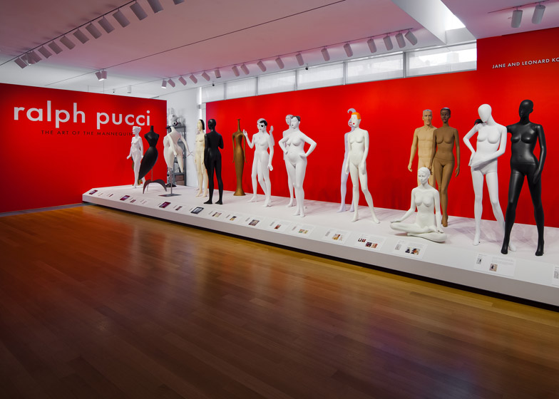 Exposição de Ralph Pucci e seus manequins