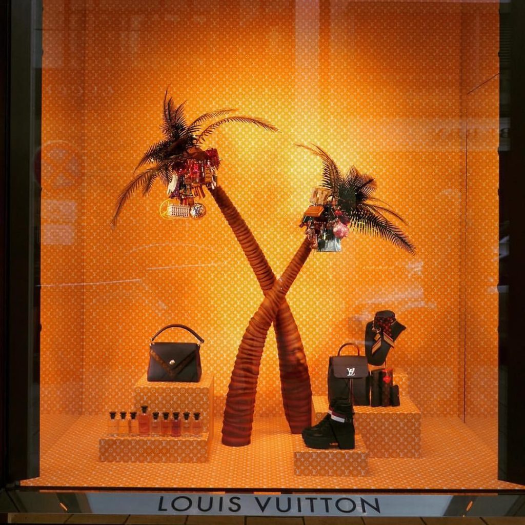 Vitrine com Palmeira da Louis Vuitton
